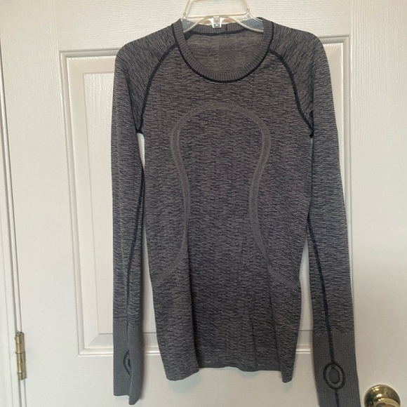 Lululemon athletica top size 4 - Picture 3 of 7
